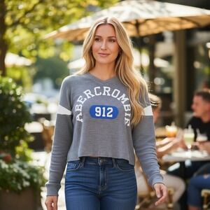 Abercrombie & Fitch Grey Waffle Knit Graphic Thermal Cropped Top XS 912 Varsity